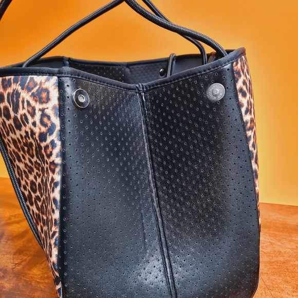 Leopard Print Tote Bag with Stripe Handbag Detachable Matching Pouch - Picture 3 of 10